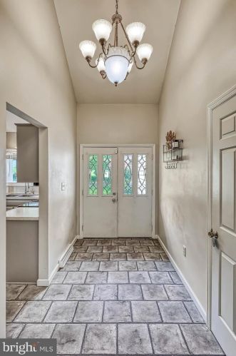 1015 Country Club Rd, Camp Hill PA  17011-1049 exterior