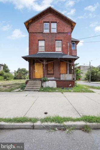 314 4th St, Camden, NJ 08103-1103