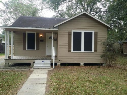 1012 Avenue J, Crowley LA  70526-3847 exterior