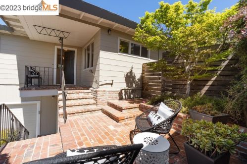 4866 Harbord Dr, Oakland, CA 94618-2505