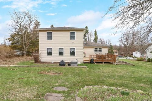 42 Miriam Dr, Warwick NY  10990-3516 exterior