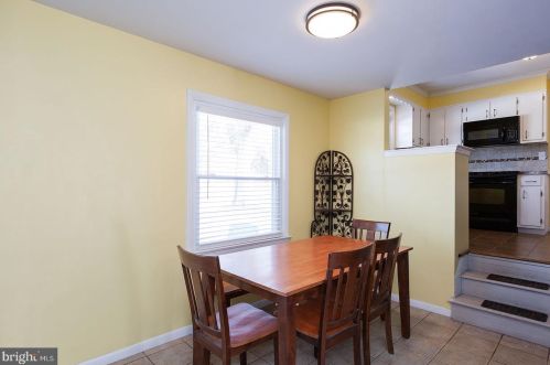 327 Ashford Dr, Lancaster PA 17601-3535 exterior