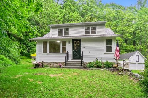 1025 Peekskill Hollow Rd, Tompkins Corners NY  10579-1715 exterior