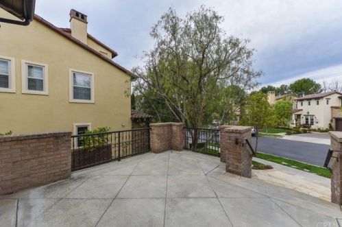 28 Climbing Vine, Irvine CA  92603-0200 exterior