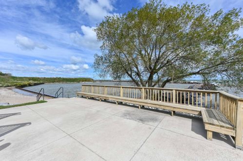 3862 Lake Dr, Milwaukee WI  53211-2446 exterior