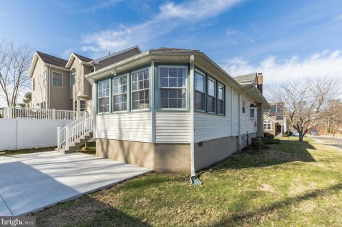 400 Albany Ave, Barrington NJ  08007-1035 exterior