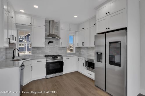 1217 Niihau Dr, Lacey NJ  08731-4702 exterior