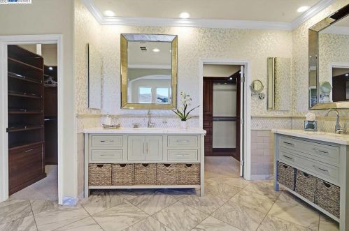 10890 Inspiration Cir, Pleasanton CA 94568-5560 exterior