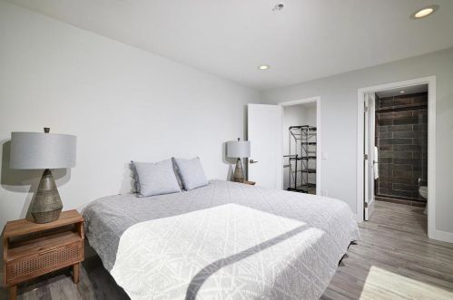 132 Mangano Cir, Encinitas CA  92024-2737 exterior
