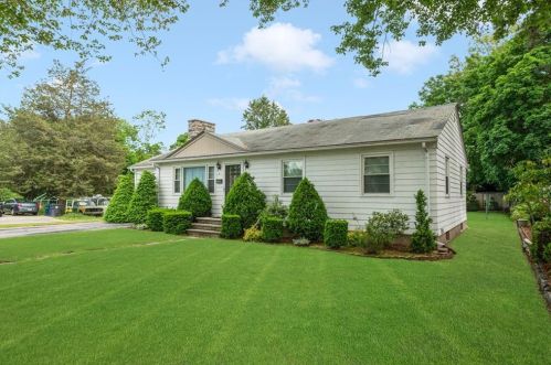 4 Baker St, Warwick, RI 02886-0708