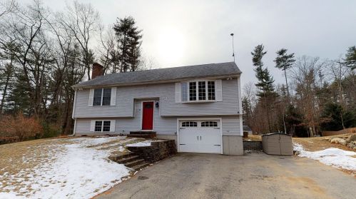 4 Kenwood Dr, Newton, NH 03858-3917