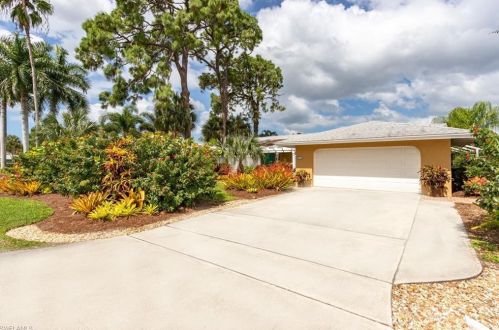 2633 Longboat Dr, Naples, FL 34104-3329