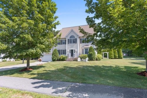 43 Ashwood Ave, Wilmington, MA 01887-4403