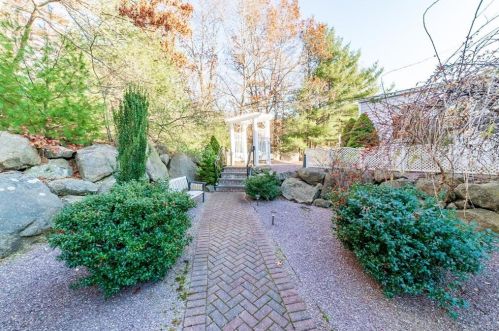 467 Robin Hollow Rd, West Greenwich RI  02817-2118 exterior