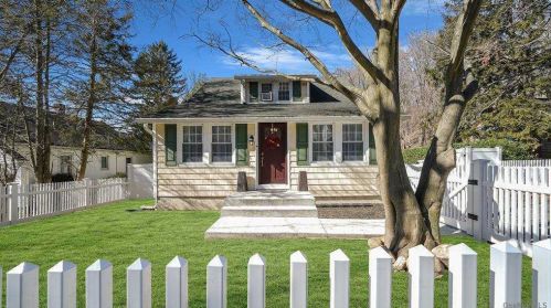161 Mckay Rd, Huntington Station, NY 11746-1348