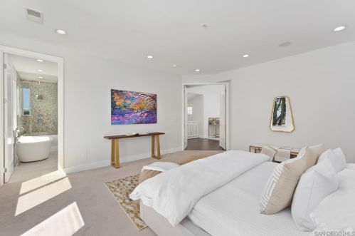 4453 Bermuda Ave, San Diego CA 92107-3809 exterior