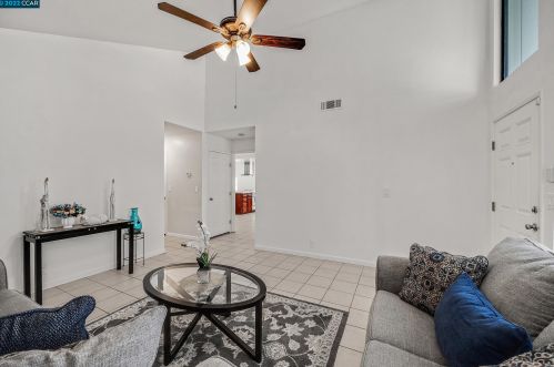 6120 Chickasaw Ct, Manteca CA  95336-2557 exterior