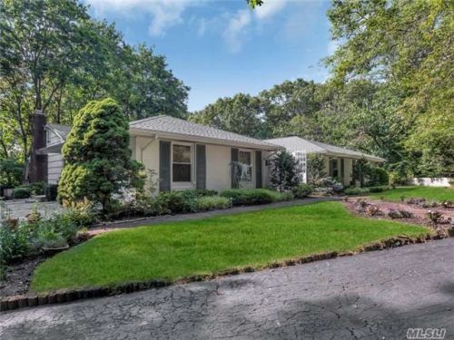 14 Bondsburry Ln, Huntington Station, NY 11747-3902