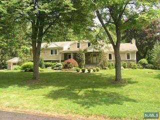 28 Pinecrest Dr, Westwood, NJ 07677-8220