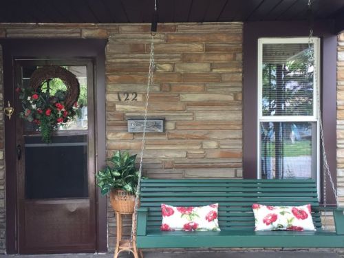 122 4th St, Strasburg, OH 44680-1087