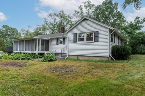 15 Meeting House Rd, Lincoln, RI 02865-3806