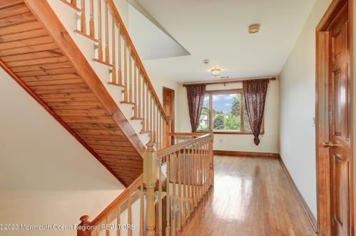 515 Seven Bridges Rd, Little Silver NJ  07739-1742 exterior