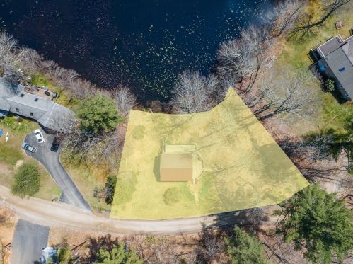 13 Hammond Rd, Deerfield, NH 03037-1116