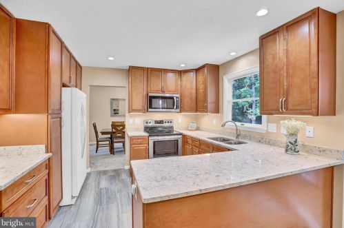 1350 Grant St, Herndon, VA 20170-3009
