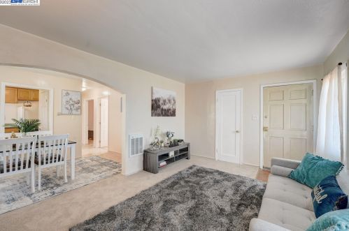 9326 Cherry St, Oakland CA  94603-1632 exterior