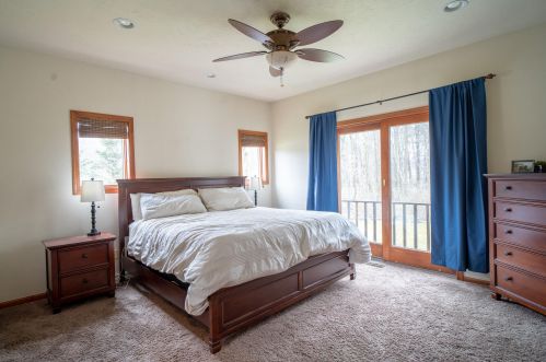 1300 Westbury Ct, Manitowoc WI  54220-8756 exterior