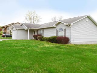 705 Ross Dr, Dandridge, TN 37725-6363
