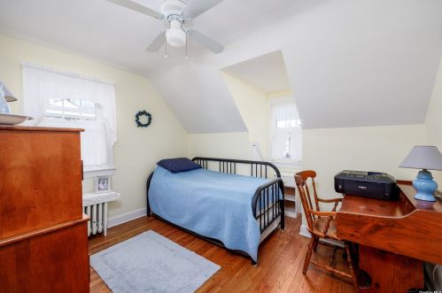 75 Carman Ave, East Rockaway NY  11518-1138 exterior