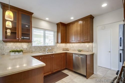 6738 Dennison St, San Diego CA 92122-2431 exterior