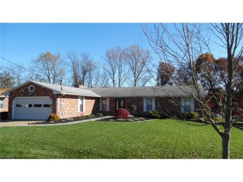 208 Flintwood Dr, Marietta, OH 45750-9359