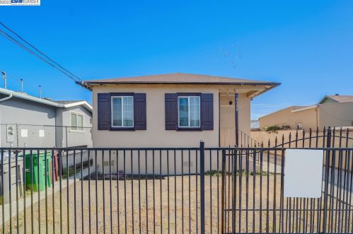 9326 Cherry St, Oakland CA  94603-1632 exterior