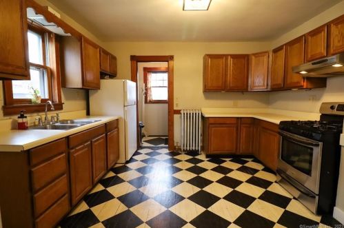 66 Grove St, Windsor Locks, CT 06096-1828
