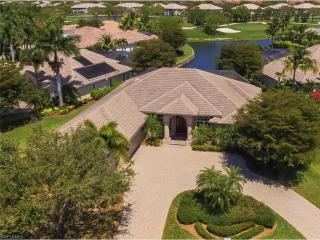 3028 Gardens Blvd, Naples, FL 34105-5692