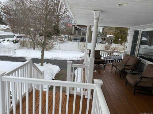 60 Adams Pl, West Islip, NY 11795-1443