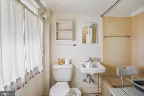 33456 Old Valley Pike, Strasburg VA  22657-3702 exterior