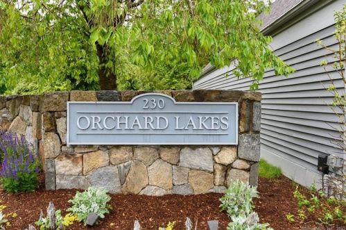 230 New Canaan Ave, Norwalk CT  06850-1400 exterior