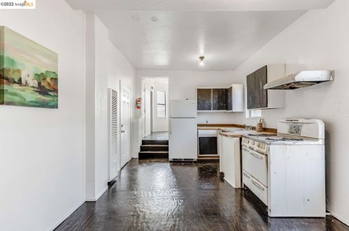 3426 Hannah St, Oakland CA  94608-4024 exterior