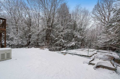 12 Ginger Dr, Goffstown NH  03045-2939 exterior