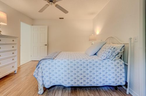 963 Ridgewood Ter, Tarpon Springs FL  34689-2622 exterior