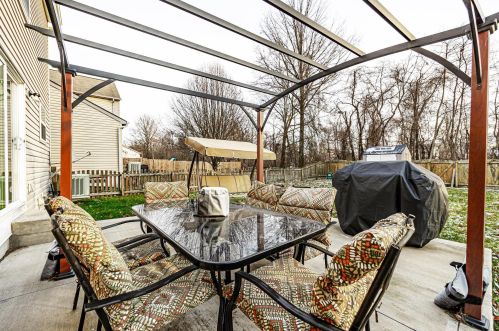 8311 Crete Ln, Blacklick OH  43004-8307 exterior