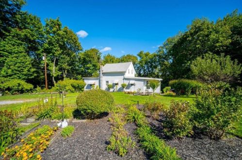 87 South St, Marlborough, NY 12542-5623