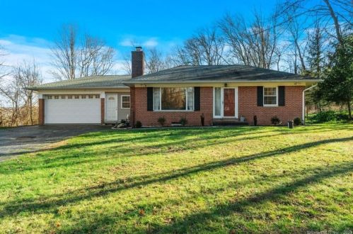 51 Lockwood Rd, Waterbury, CT 06762-3412