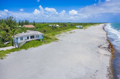 151 Beach Rd, Hobe Sound, FL 33455-2107