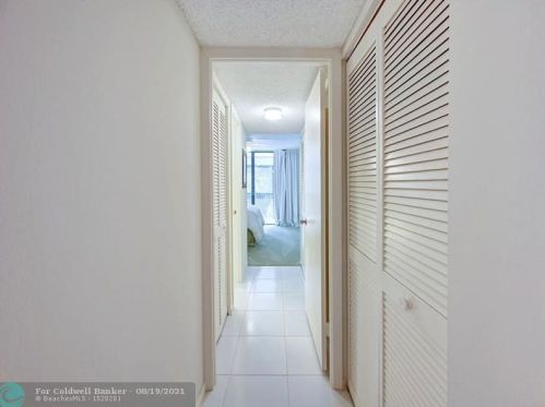 2802 46th Ave, Hollywood FL  33021-2927 exterior