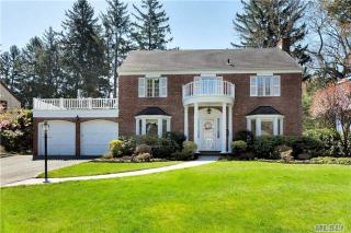 16 Hilltop Dr, North Hills, NY 11030-3412