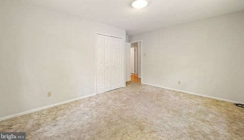 2206 Youngs Dr, Haymarket VA  20169-1534 exterior